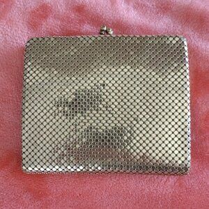 Vintage Whiting & Davis Metal Mesh Gold Tone Bi-Fold Evening Wallet Coin Purse
